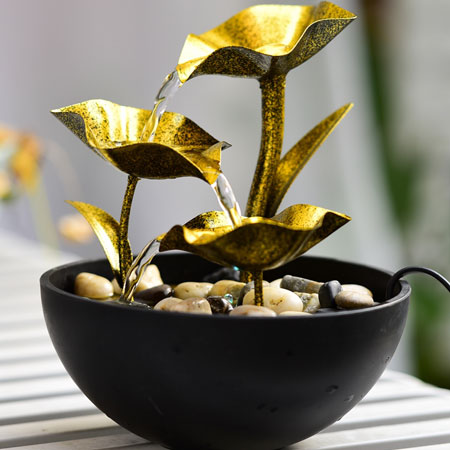 Lotusblatt aus Metall, kleine Wasserfontänen für Zuhause mit farbigen Lichtern