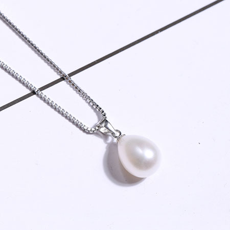 Halskette aus Sterlingsilber mit einer Perlenkette für Damen