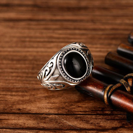 Impresionantes anillos de plata esterlina antigua de rubí ovalado con gema