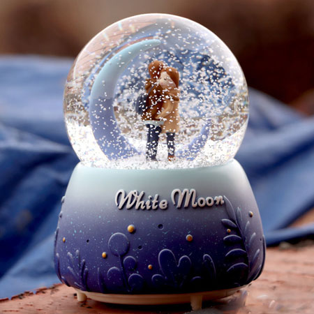 Bolas de nieve musicales iluminadas únicas a la venta con pilas