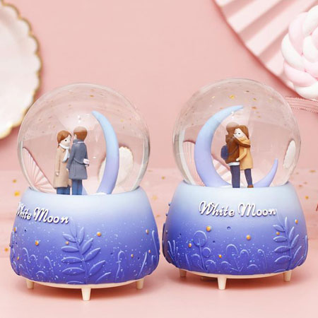 Unique Lighted Musical Snow Globes for Sale with Battery Operated