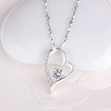 Collane a forma di cuore d\'amore in argento sterling con diamanti da donna