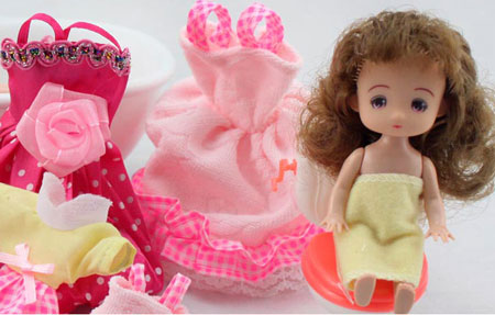 Barbie- en Kelly-poppen met Barbie-outfits en accessoires