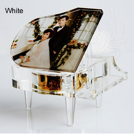 Gepersonaliseerde kristallen pianomuziekdoos met afbeelding en lied voor bruidspaar