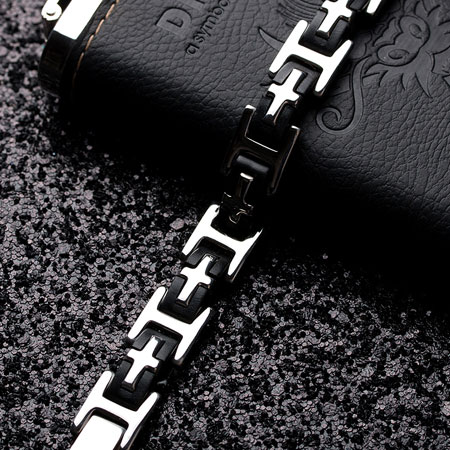 Kontrastowe czarno-białe bransoletki ze stali tytanowej z krzyżem dla mężczyzn
