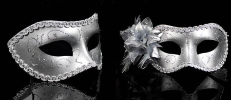 Máscaras venezianas de penas douradas Máscaras de máscaras de prata para casais