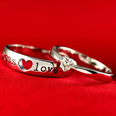 Conjuntos de anéis de casamento dele e dela em prata esterlina com gravura de coração