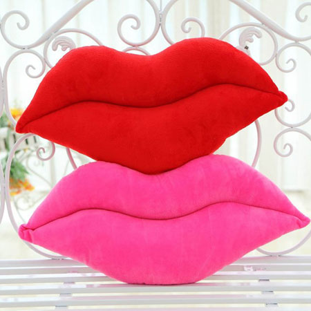 Almofada decorativa vermelha e rosa para os lábios para os amantes